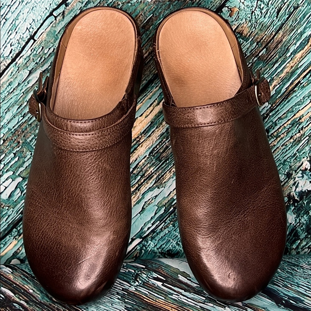 *Brown Leather Women's Clogs